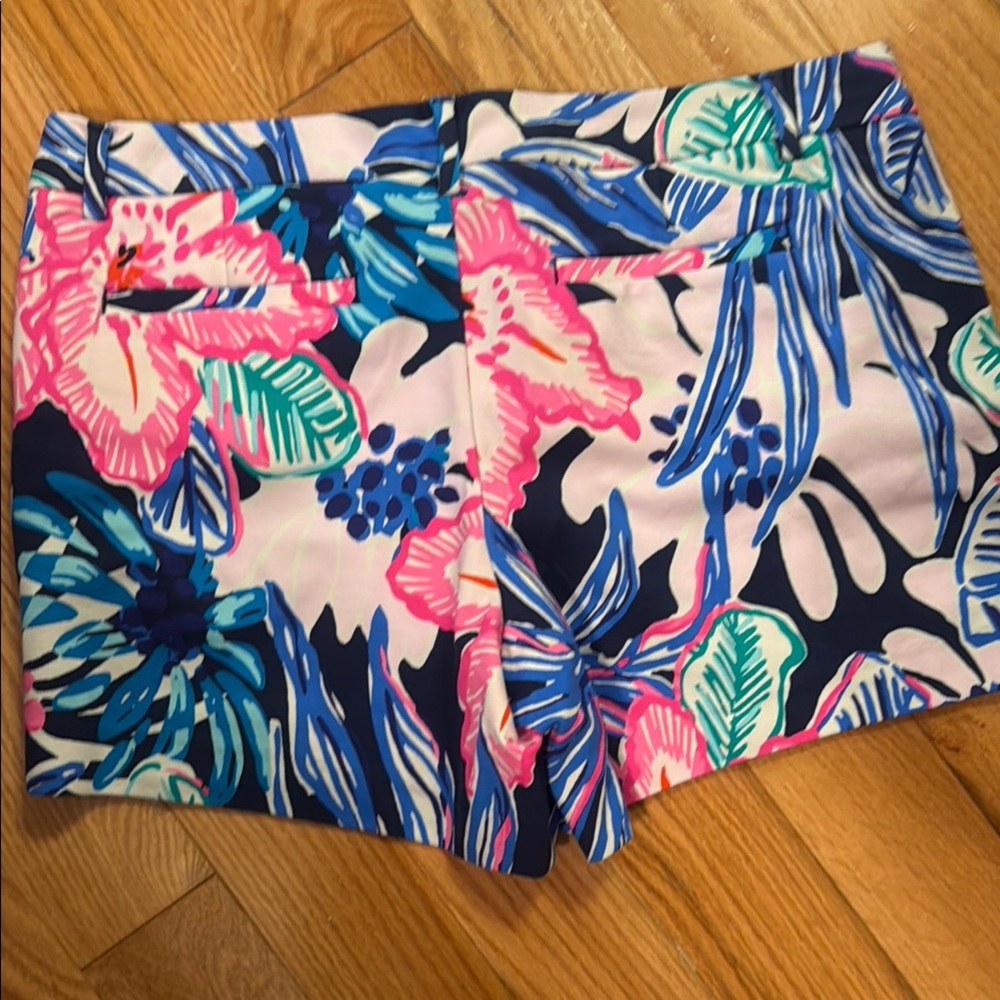 Lilly Pulitzer Floral Women's Shorts - Picture 3 of 3